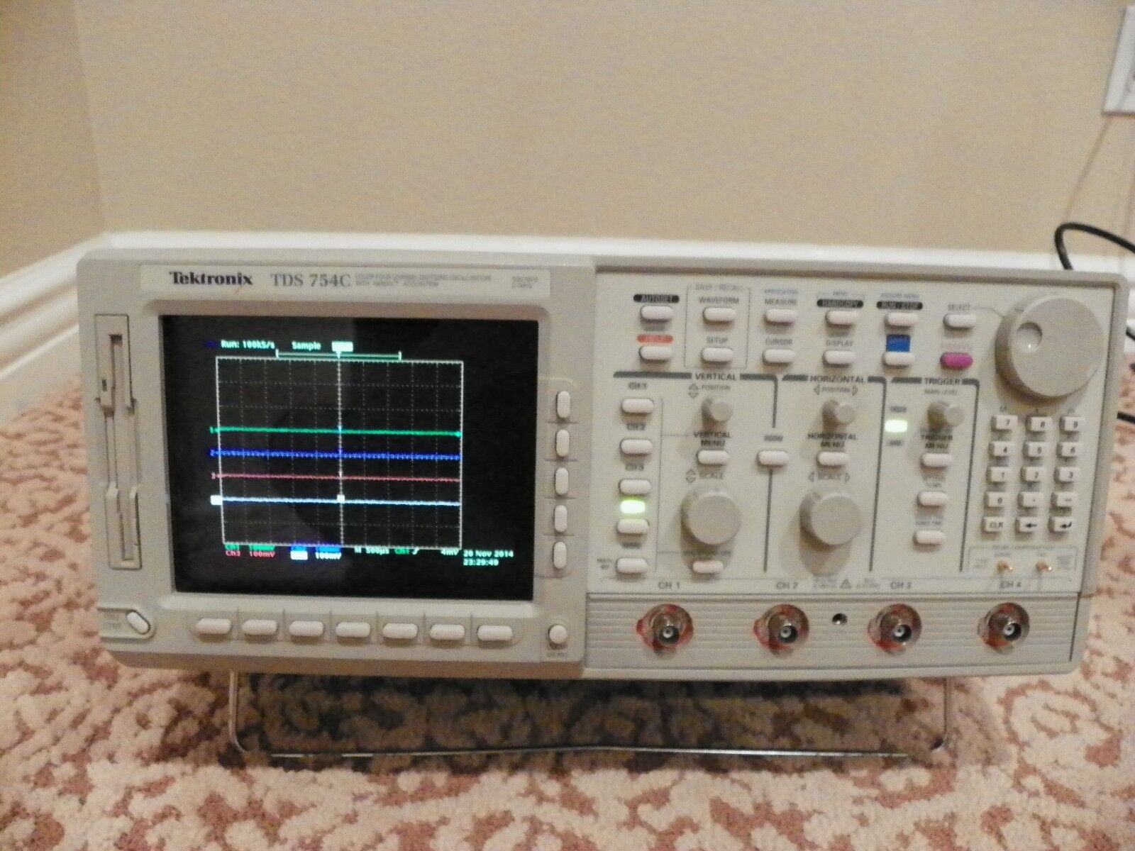 Tektronix TDS754C 500 Mhz oscilloscope w/opt 13-1F-2M-2F Tektronix TDS754C 500 Mhz oscilloscope w/opt 13-1F-2M-2F